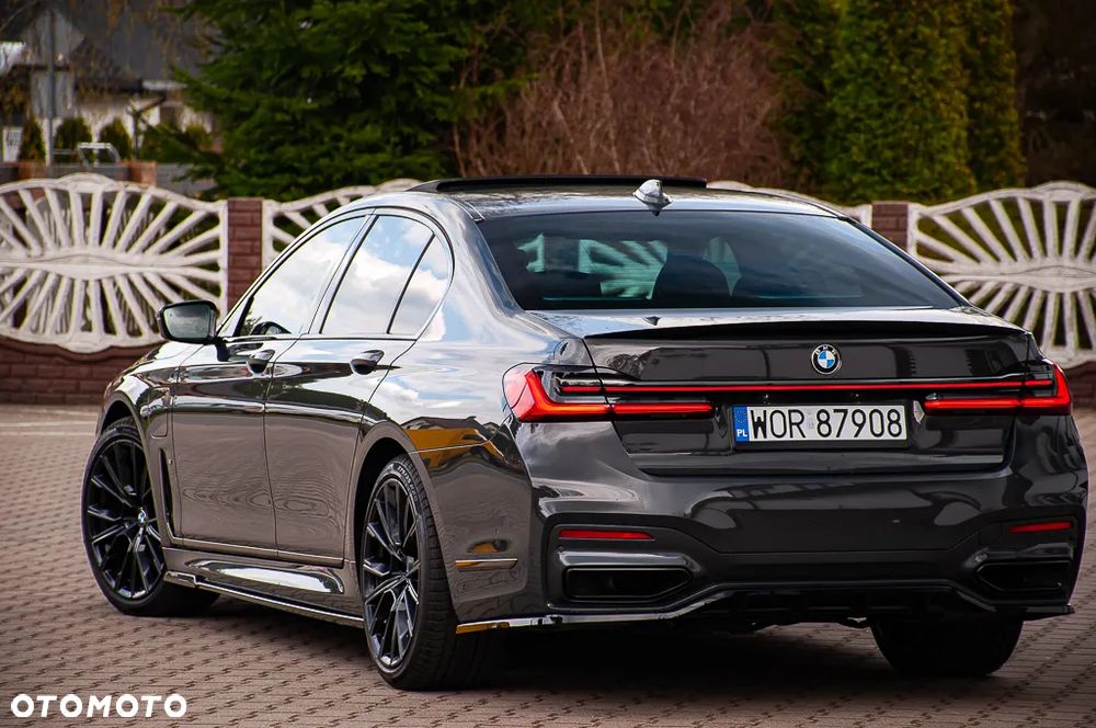 BMW Seria 7 745e - 2