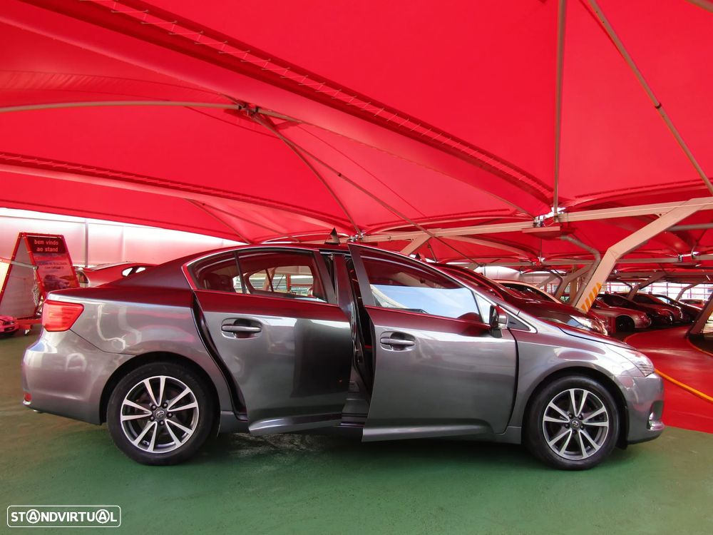 Toyota Avensis SD 2.0 D-4D Exclusive +GPS - 3