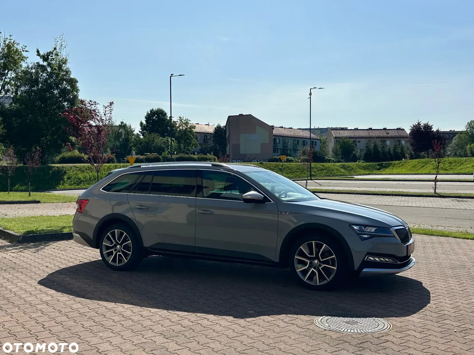 Skoda Superb Combi 2.0 TDI 4x4 DSG Scout - 12