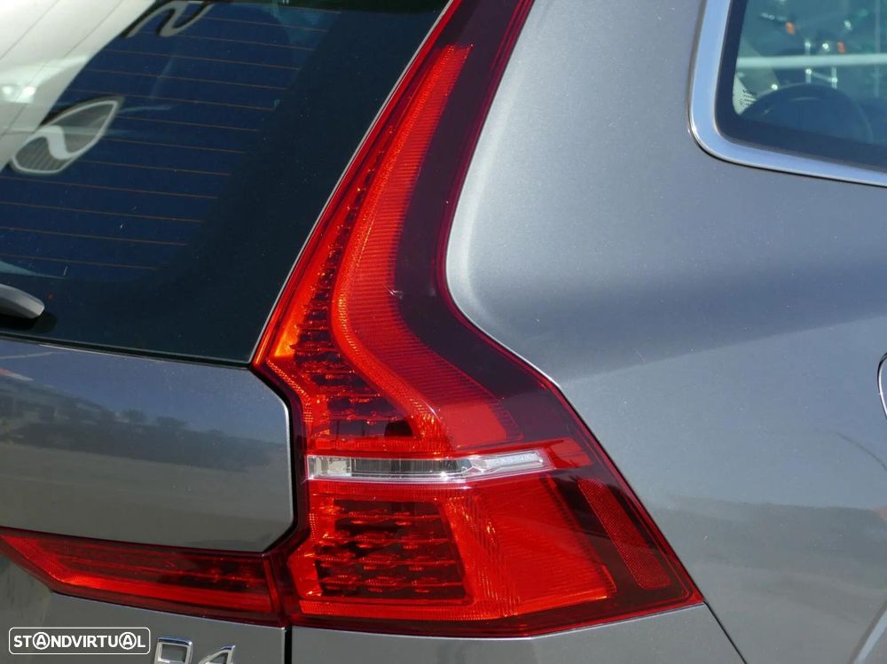 Volvo XC 60 2.0 D4 Momentum Geartronic - 12