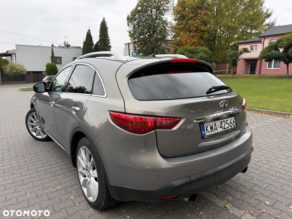 Infiniti QX70 - 17