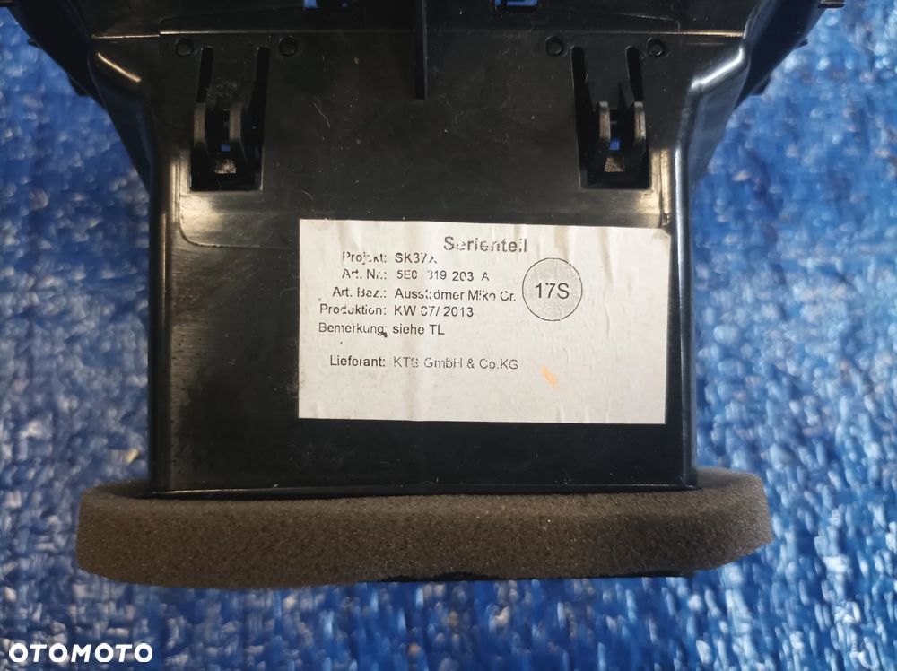 Skoda Octavia III kratka nawiewu tył środkowa 5E0819203A - 4