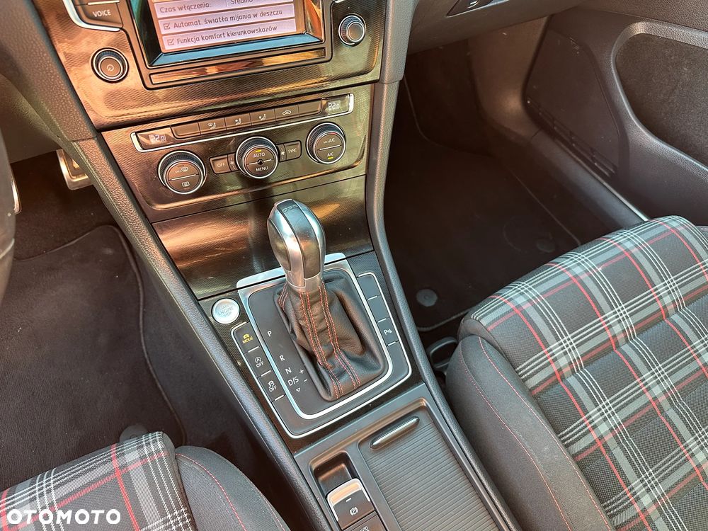 Volkswagen Golf - 15