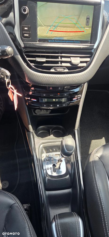 Peugeot 2008 1.2 Pure Tech Allure S&S EAT6 - 28