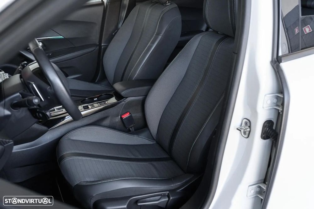 Peugeot 2008 1.2 PureTech Allure EAT8 - 30