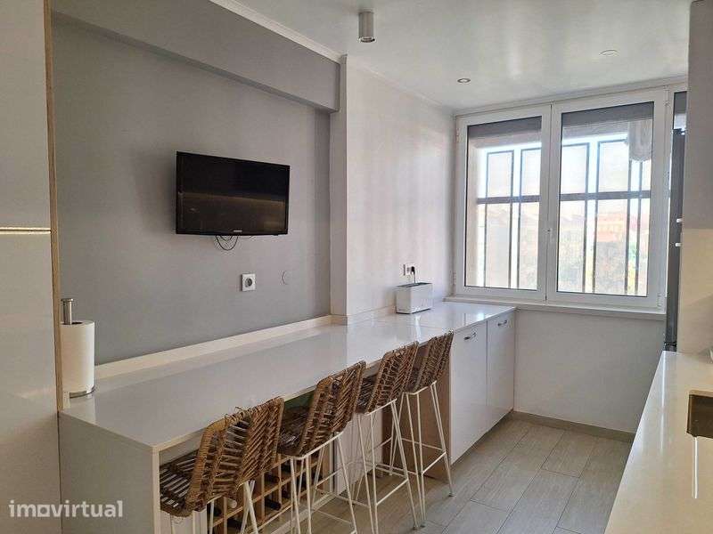 Arrenda-se Apartamento T3, com Box, na Quinta do Património em Sacavém - Grande imagem: 2/12