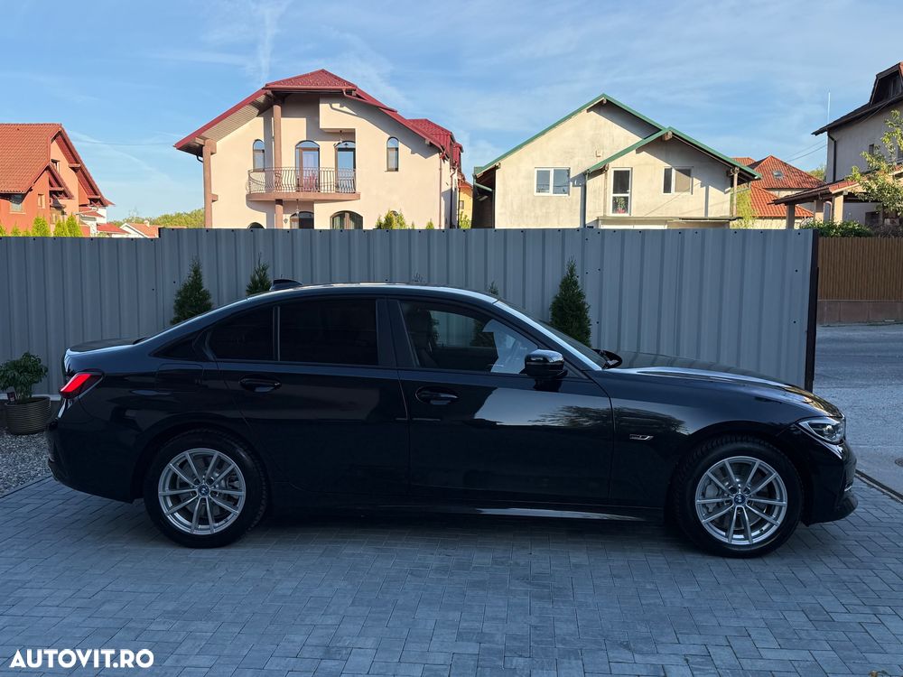 BMW Seria 3 330e xDrive Aut. Advantage - 12