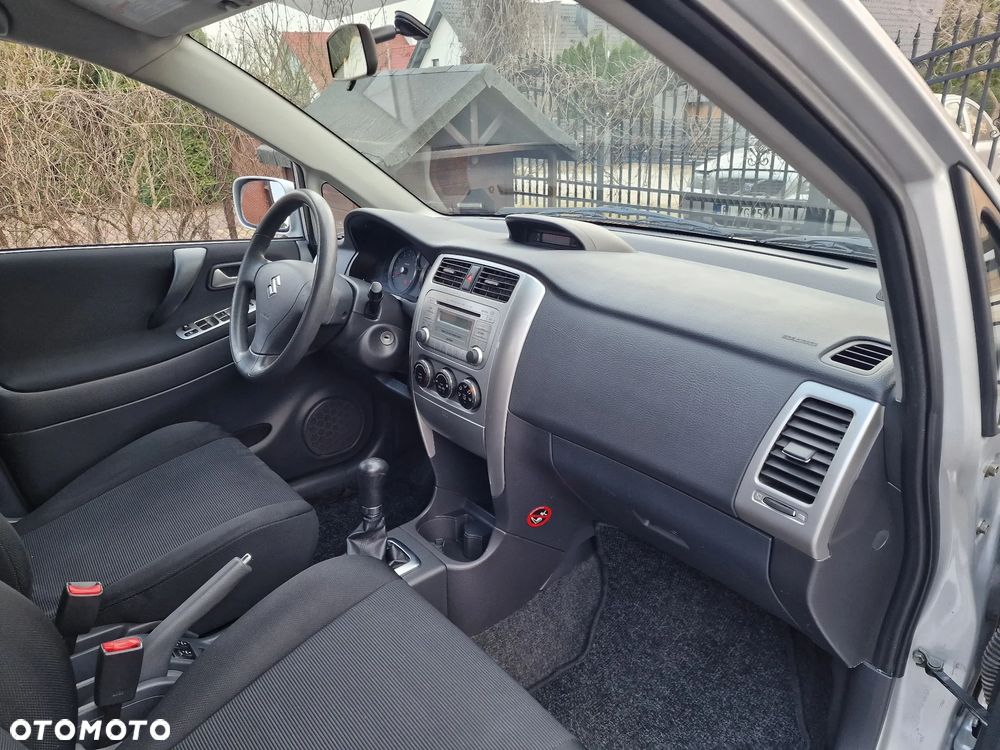 Suzuki Liana Kombi 1.6 Comfort - 26