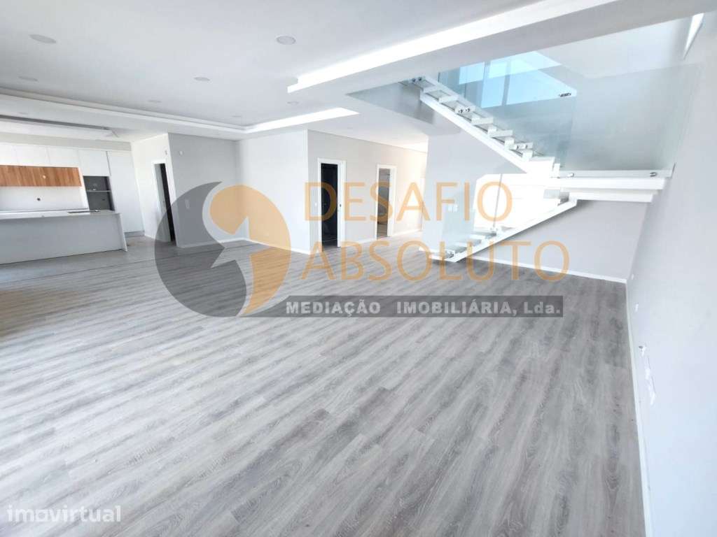 Moradia Isolada T4 C/ Piscina e Garagem - Brejos de Azeitão - Grande imagem: 4/33