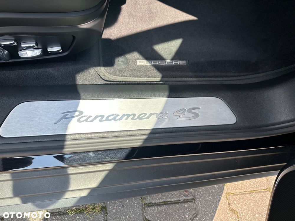 Porsche Panamera 4S - 31