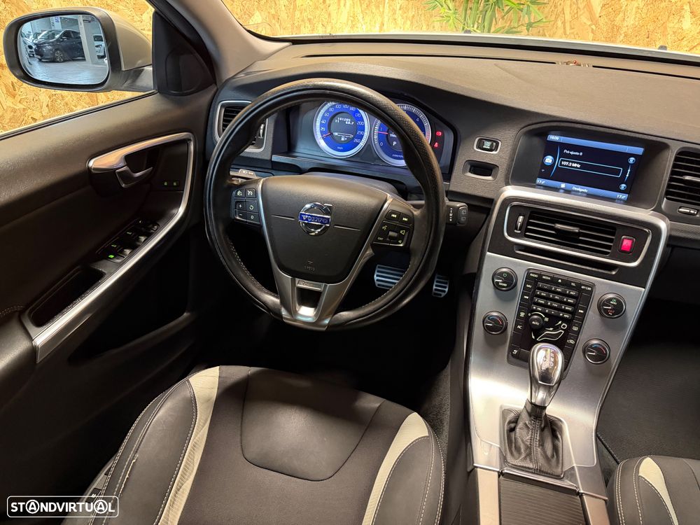 Volvo V60 1.6 D2 Drive R-Design Powershift Start/Stop - 17