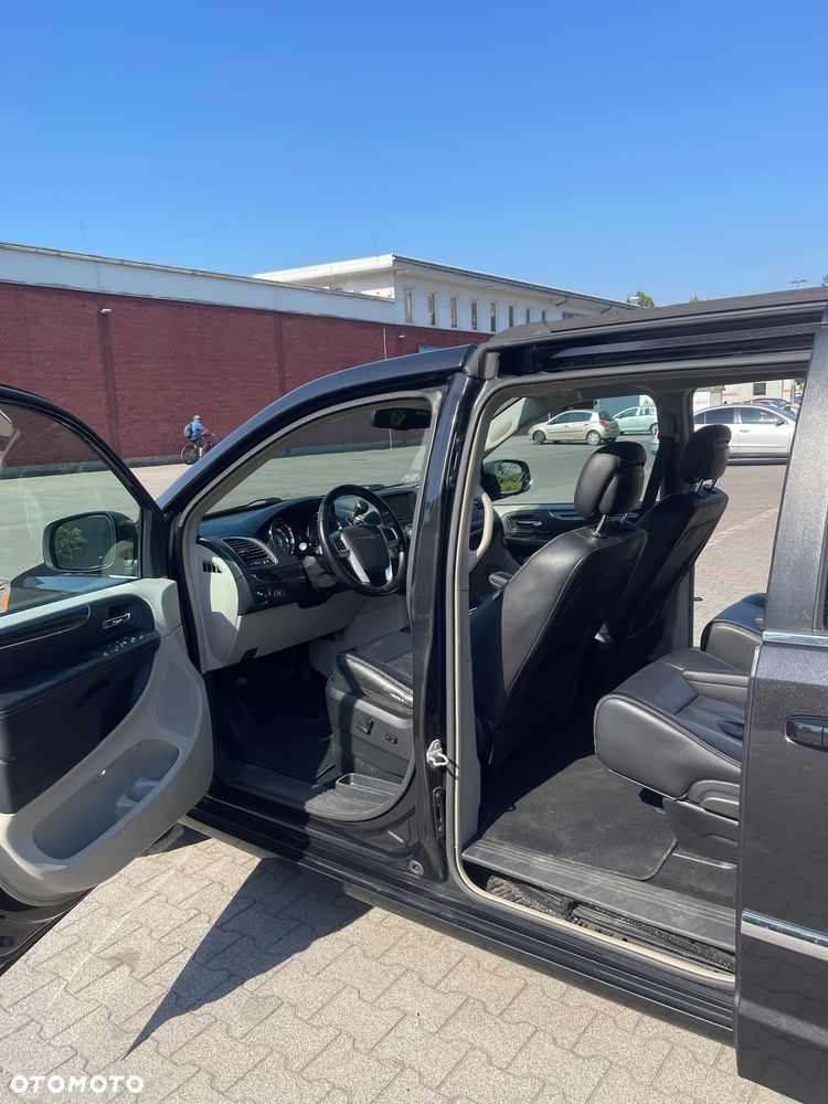 Chrysler Town & Country 3.6 Limited - 18