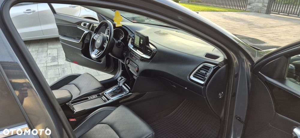 Kia Ceed - 9