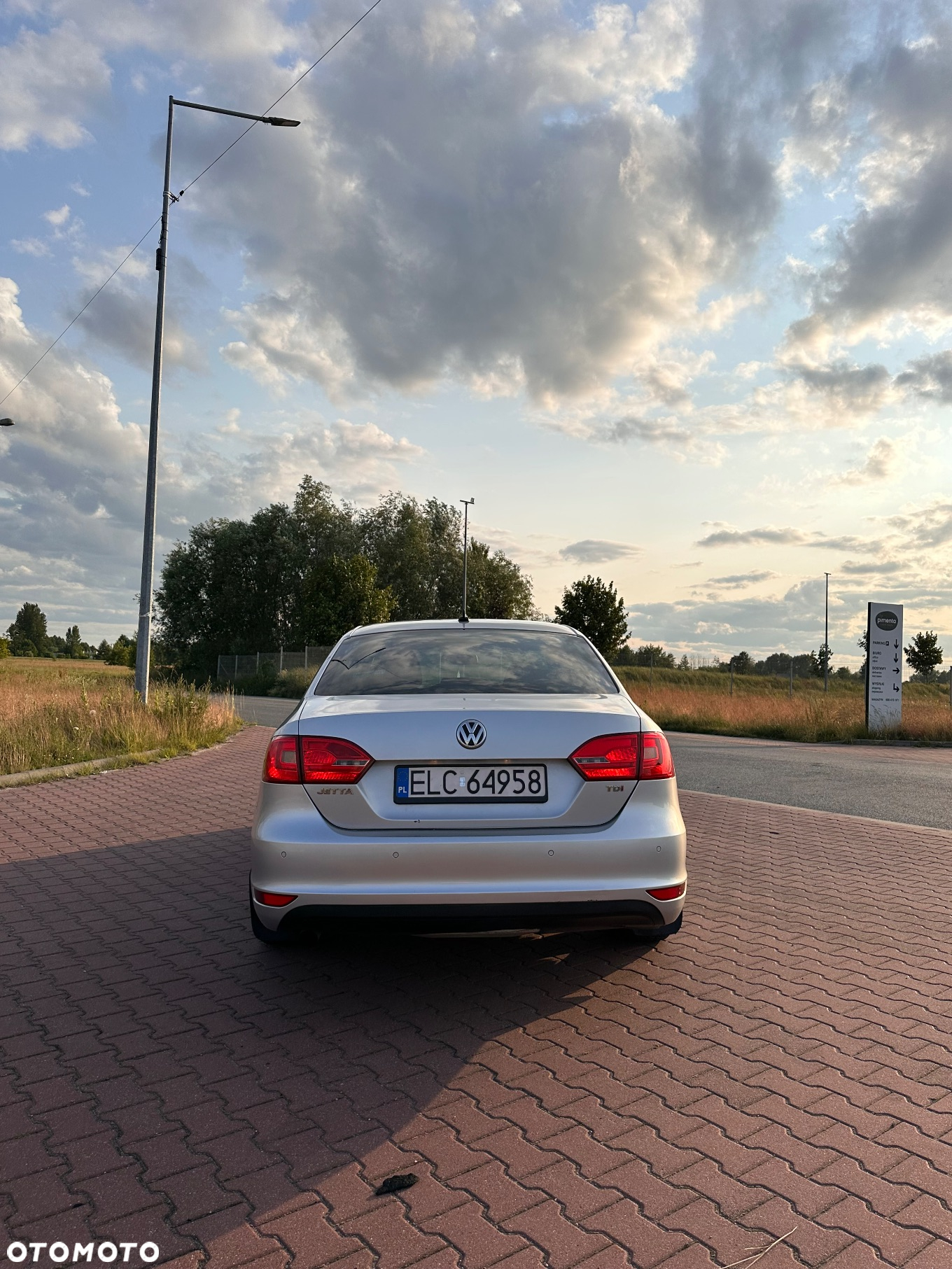 Volkswagen Jetta 1.6 TDI Highline - 8