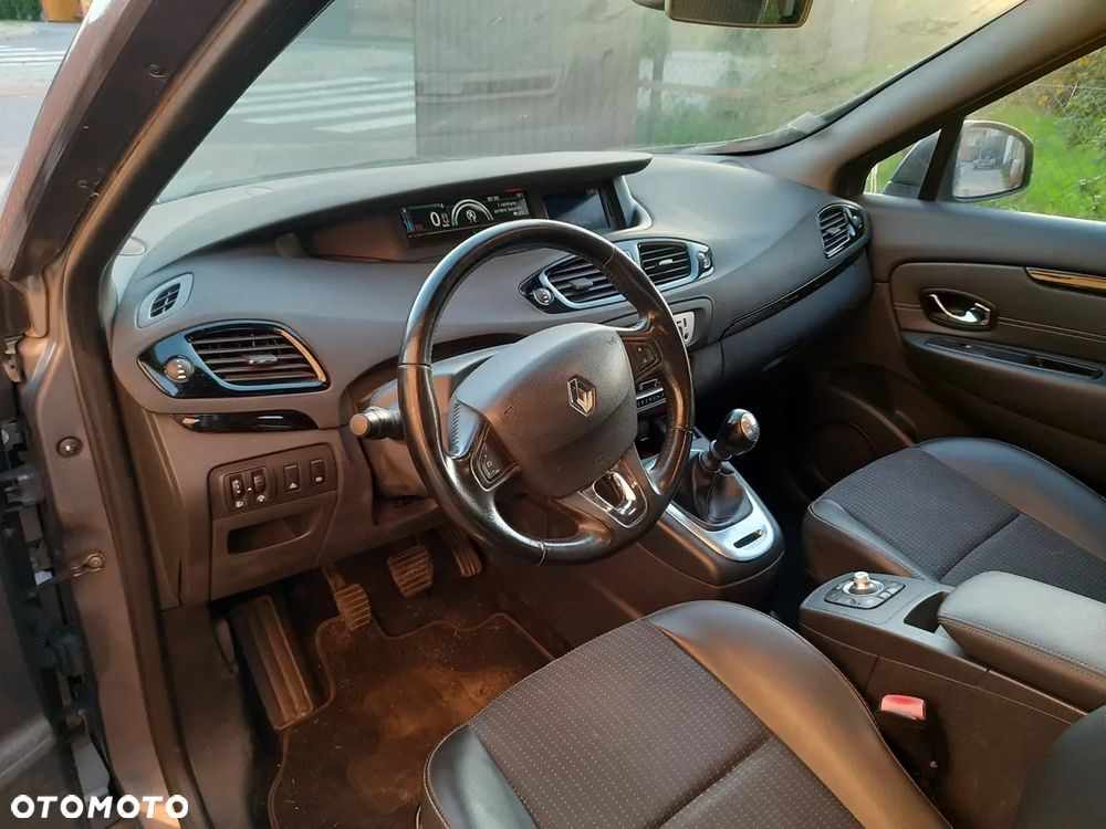 Renault Grand Scenic - 13