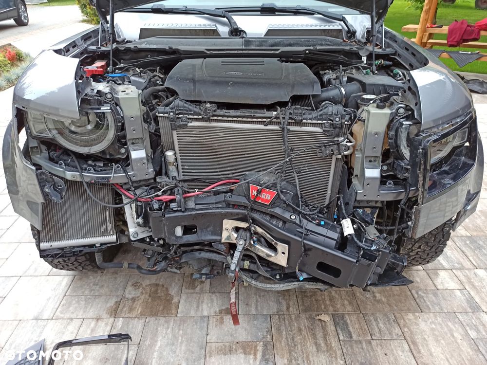 Land Rover Defender 110 P300 X-Dynamic HSE - 11