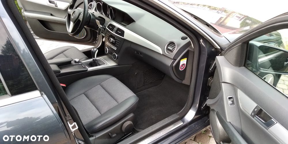 Mercedes-Benz Klasa C 200 T CDI DPF BlueEFFICIENCY Avantgarde - 30