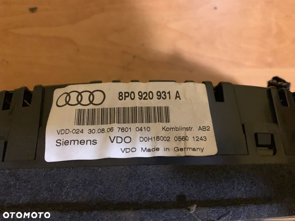AUDI A3 8P 1.6 LICZNIK ZEGARY 8P0920931A - 2