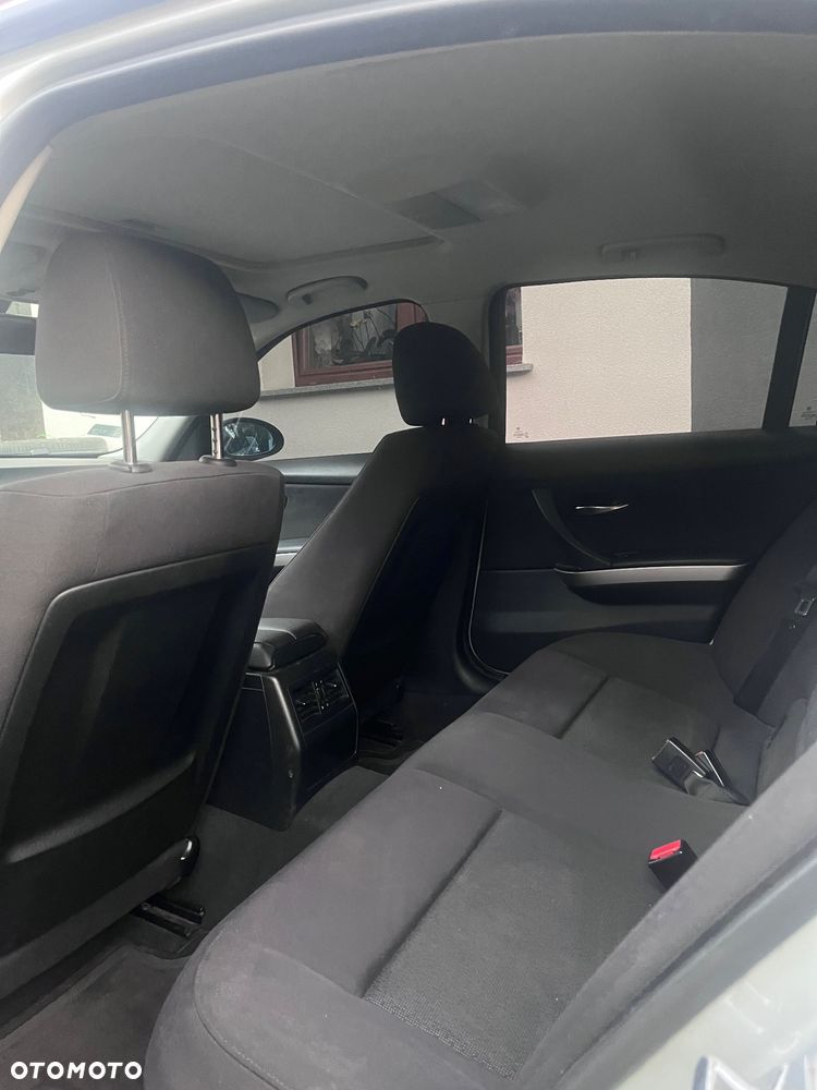 BMW Seria 3 318d - 17