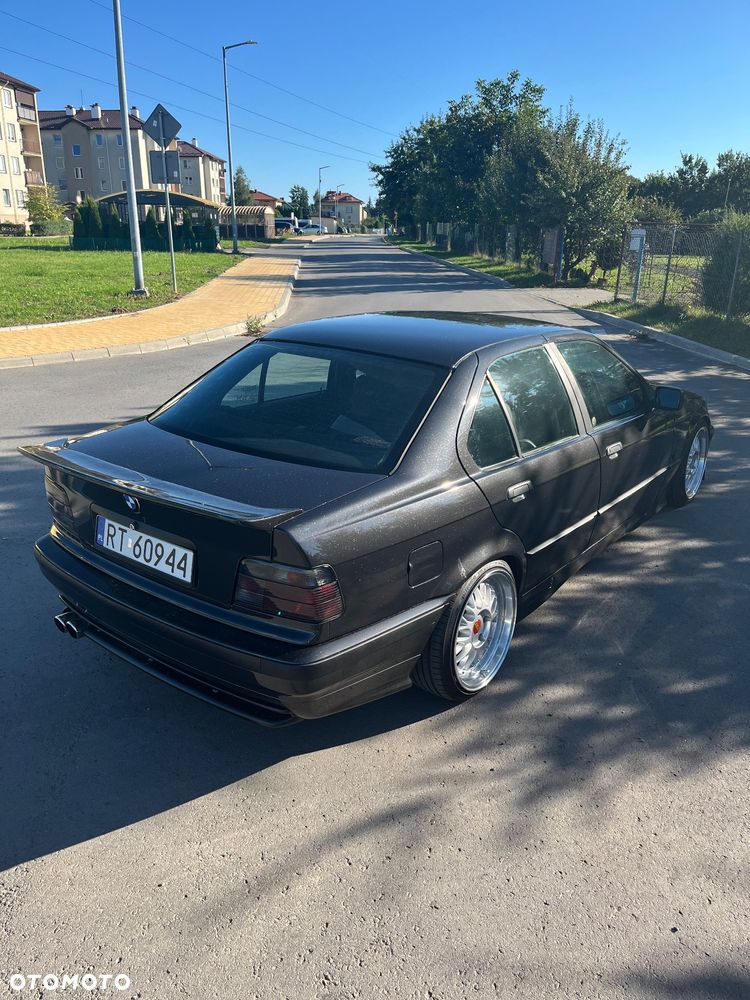 BMW Seria 3 320i - 6