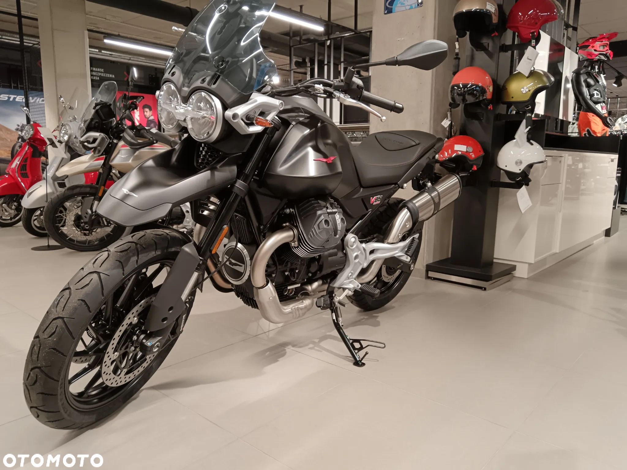 Moto Guzzi V85 - 1