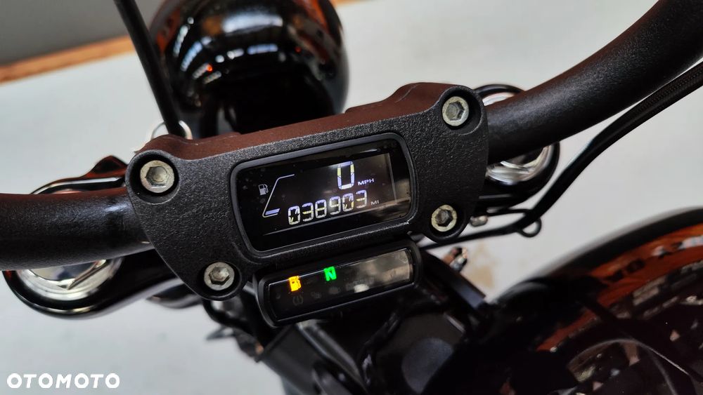 Harley-Davidson Softail Street Bob - 26