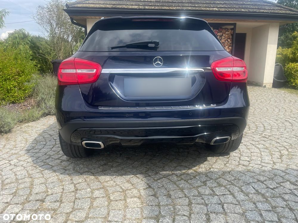Mercedes-Benz GLA 200 7G-DCT - 12