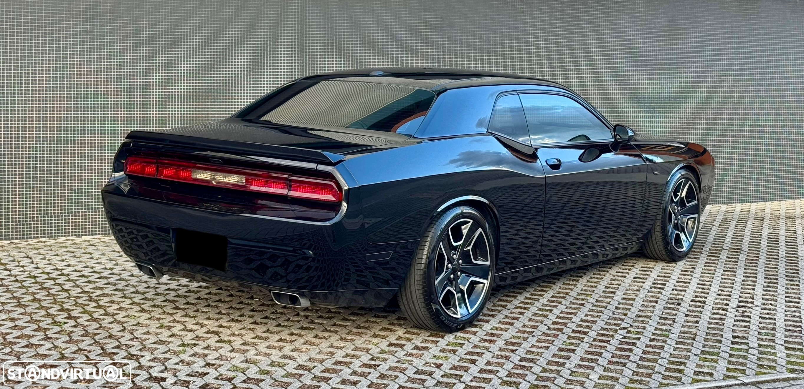 Dodge Challenger Auto SXT Plus - 5