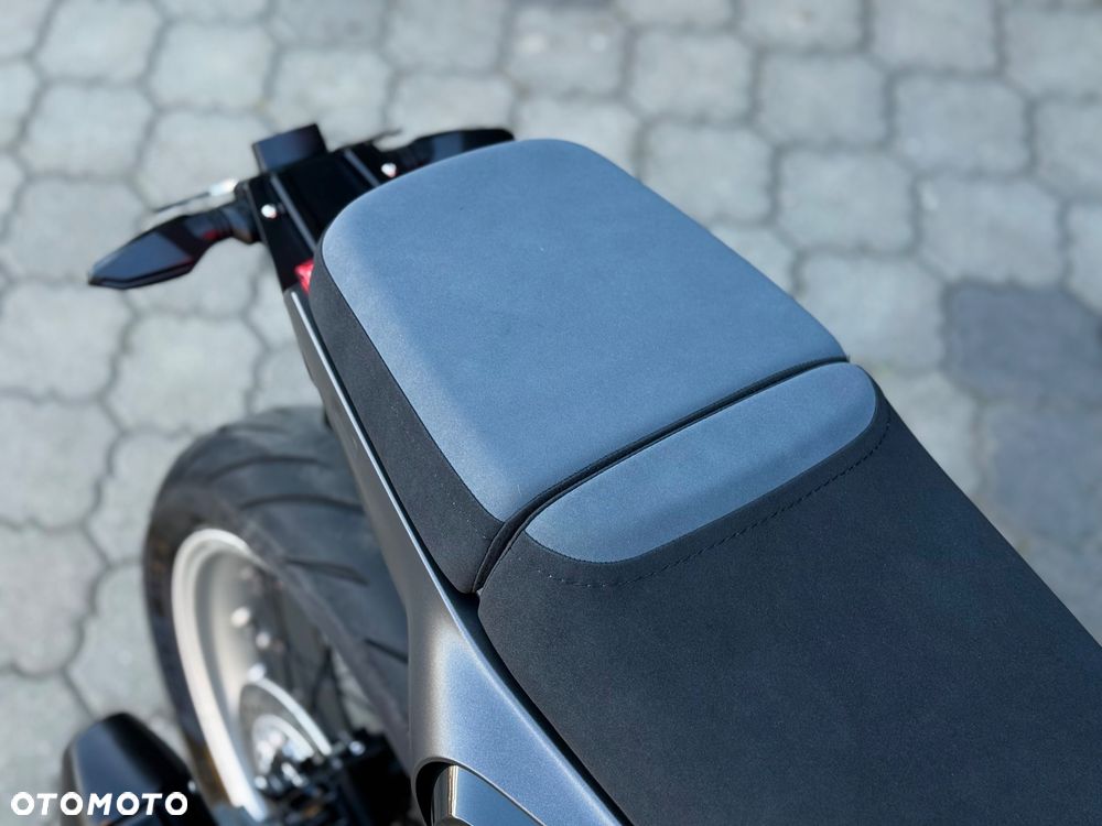 Husqvarna Svartpilen - 19