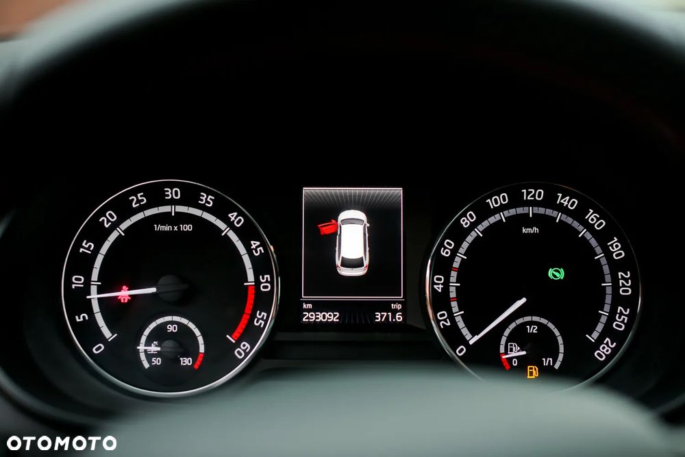 Skoda Octavia 2.0 TDI DSG RS - 28