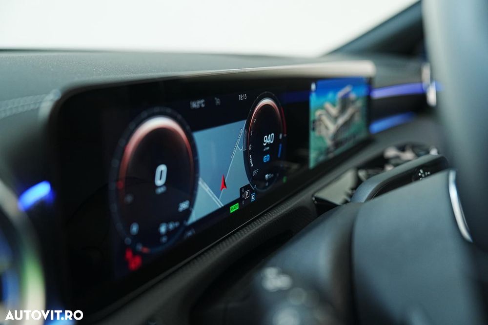 Mercedes-Benz CLA - 12