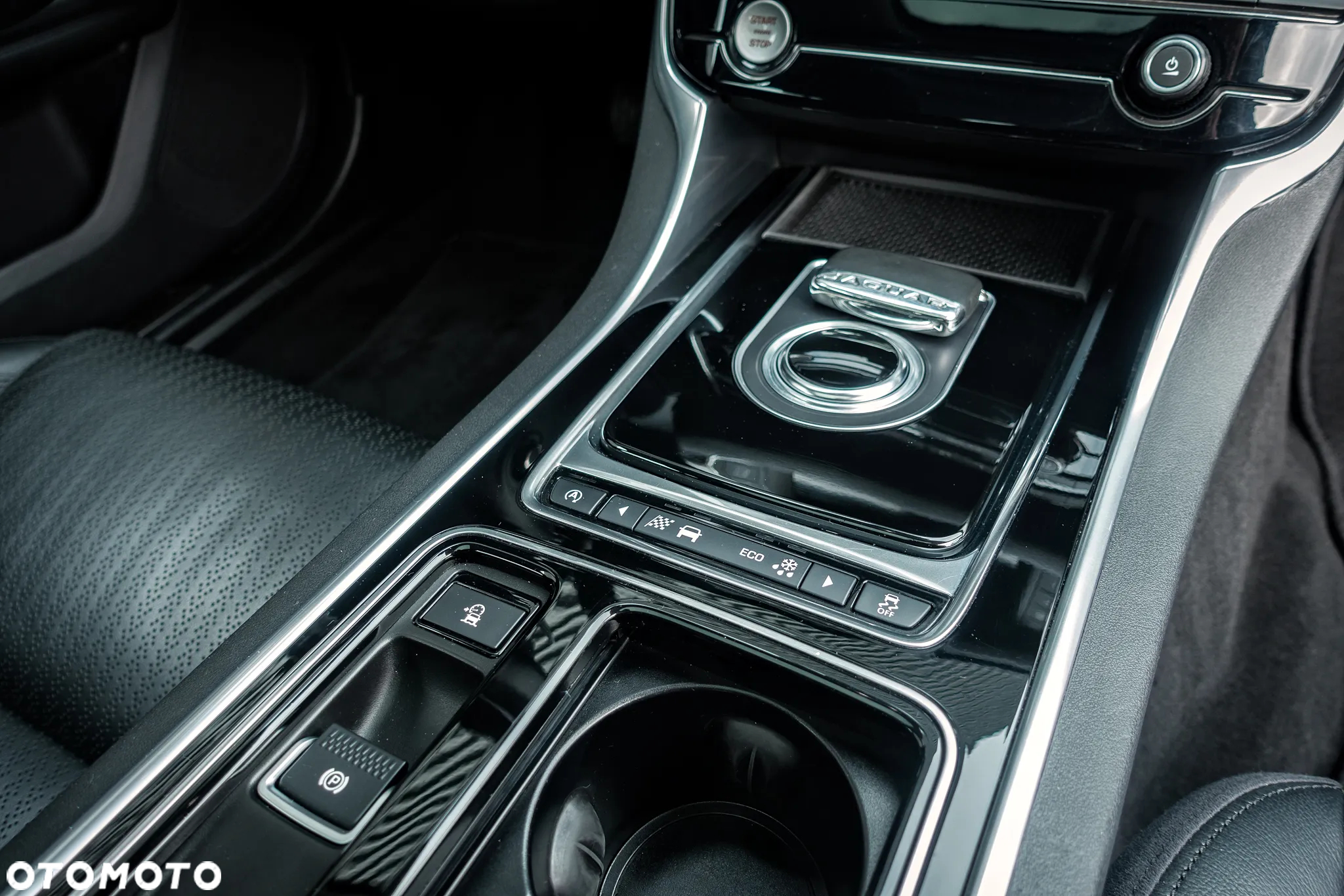 Jaguar XF - 12