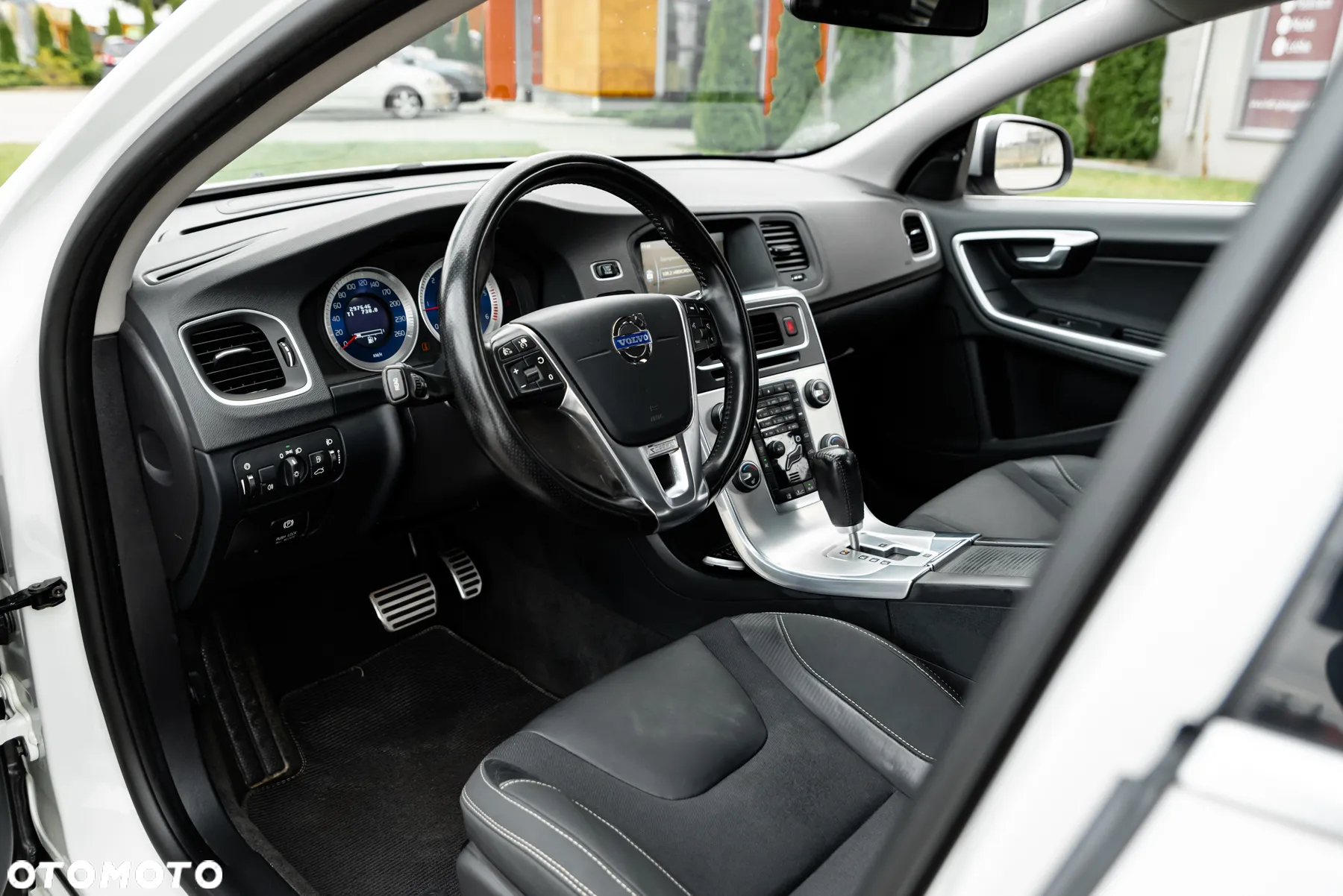 Volvo V60 D5 AWD R-Design - 20
