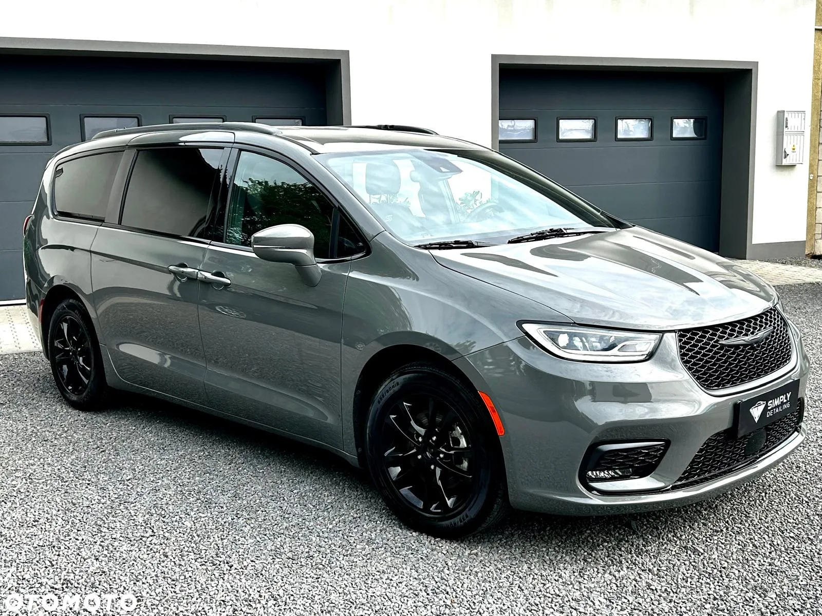 Chrysler Pacifica - 39