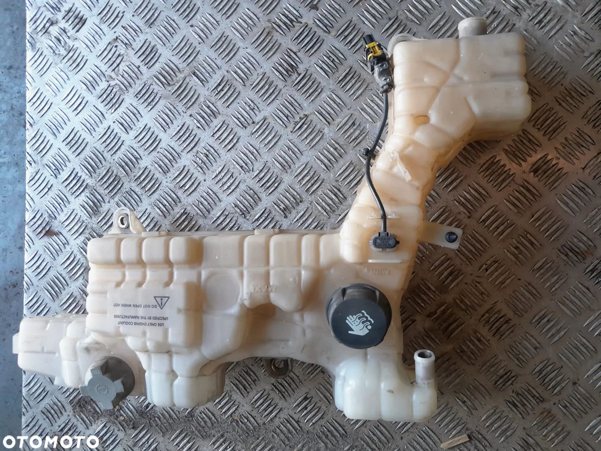 ZBIORNIK ZBIORNICZEK WYRÓWNAWCZY CIECZY DAF LF EURO 6 20784478 - 1