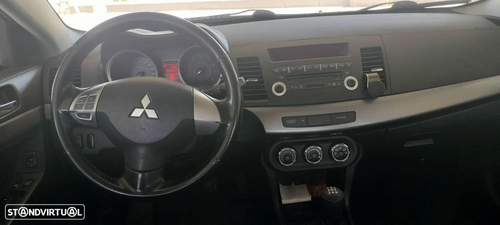 Mitsubishi Lancer 1.5 Invite - 3