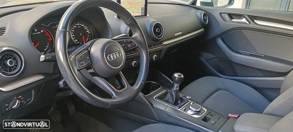 Audi A3 Sportback 30 TFSI Design - 8