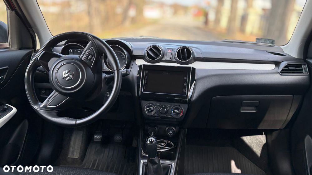 Suzuki Swift 1.2 Premium Plus - 12