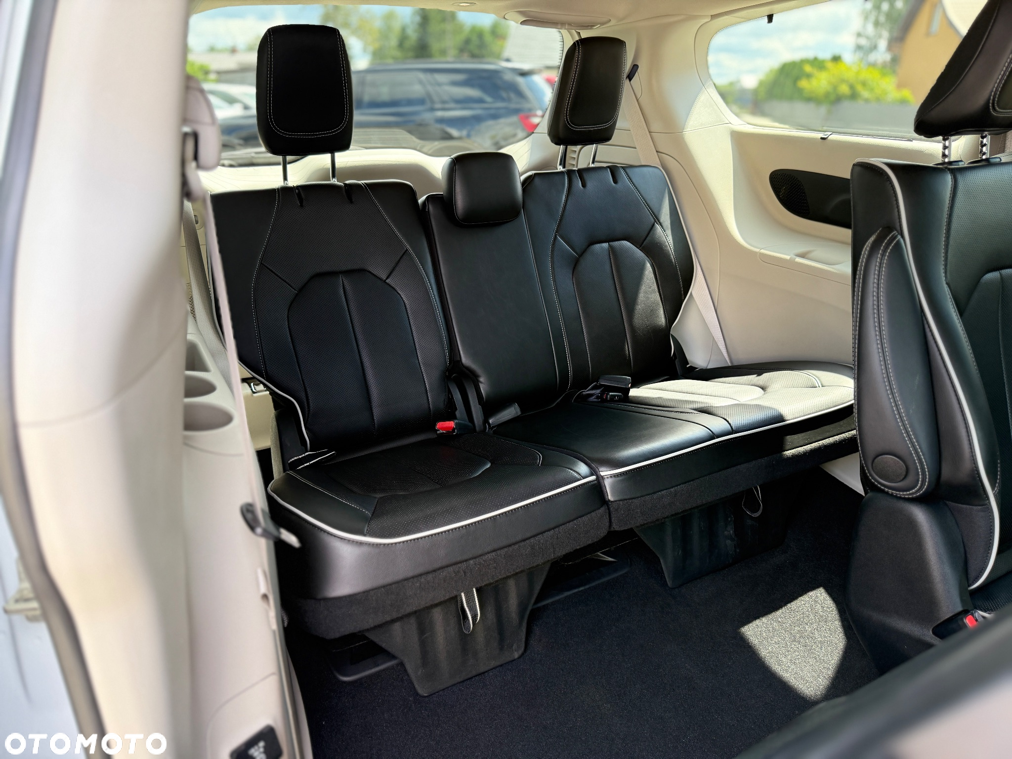 Chrysler Pacifica - 19