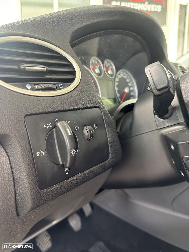 Ford Focus SW 1.4 Zetec - 16