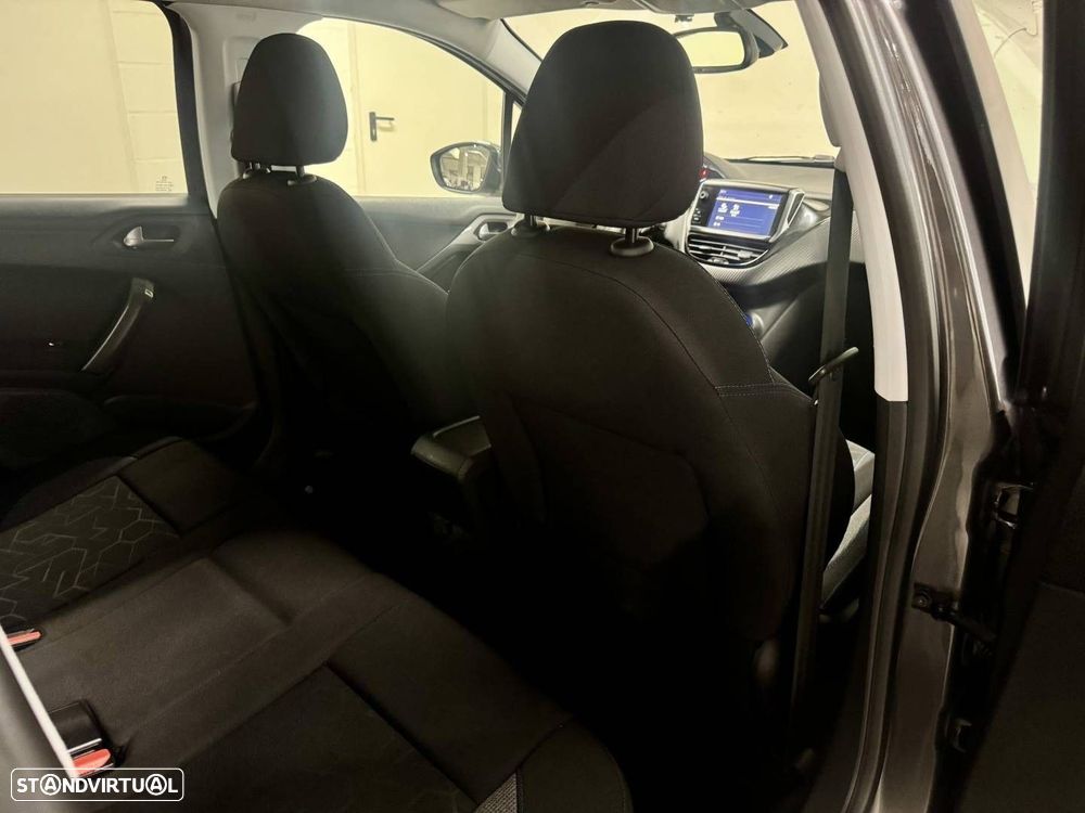 Peugeot 2008 1.2 PureTech Style - 27