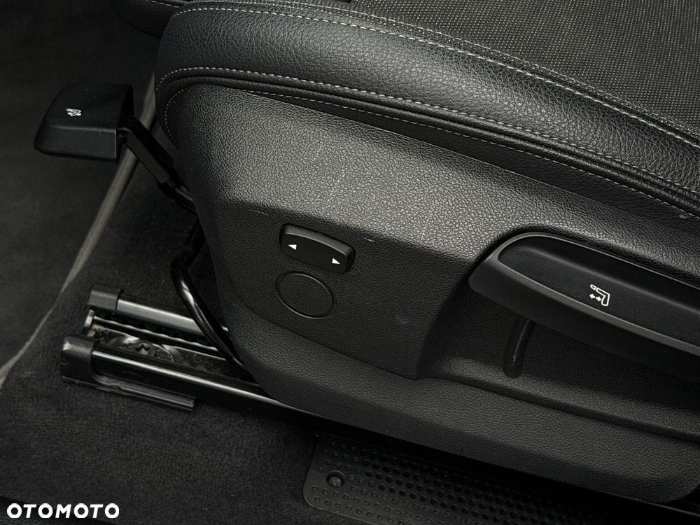 BMW X1 sDrive18i Sport Line - 30