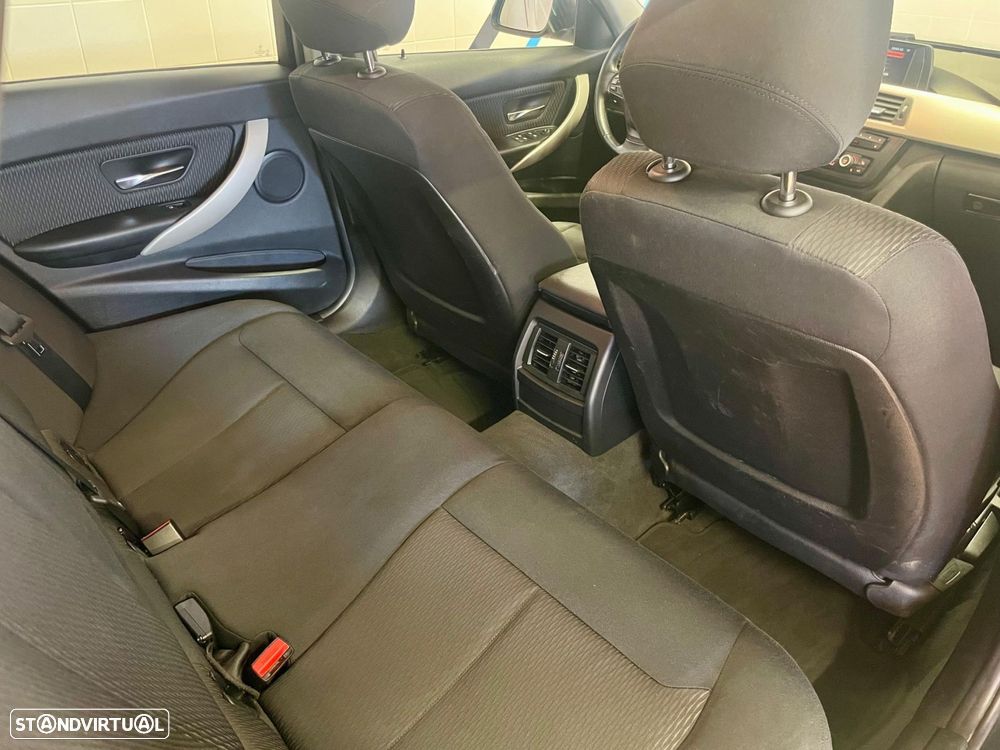 BMW 320 d Touring EfficientDynamics Auto - 33