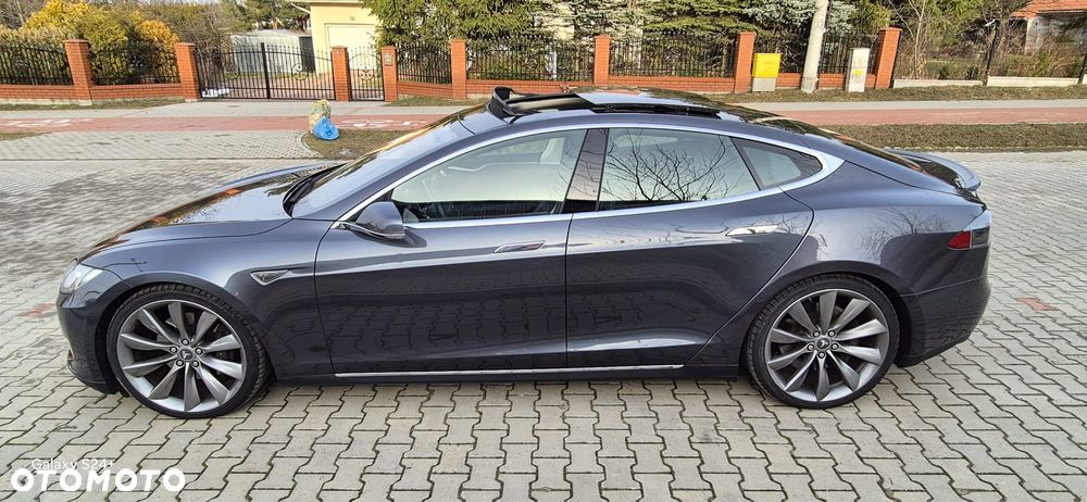 Tesla Model S - 37