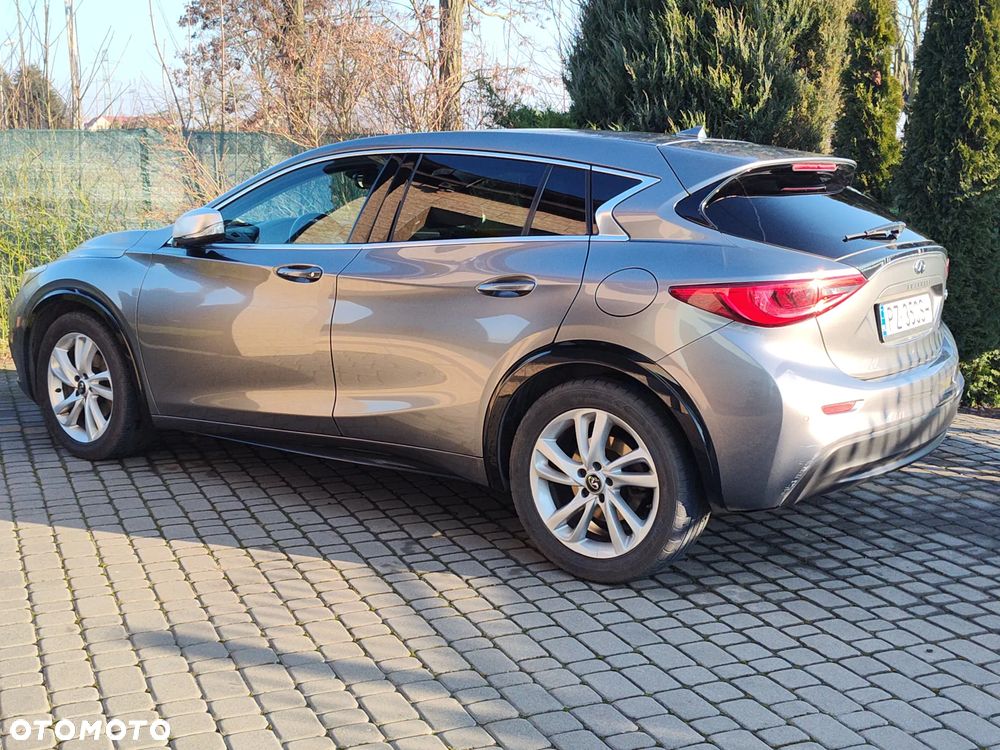 Infiniti Q30 - 1