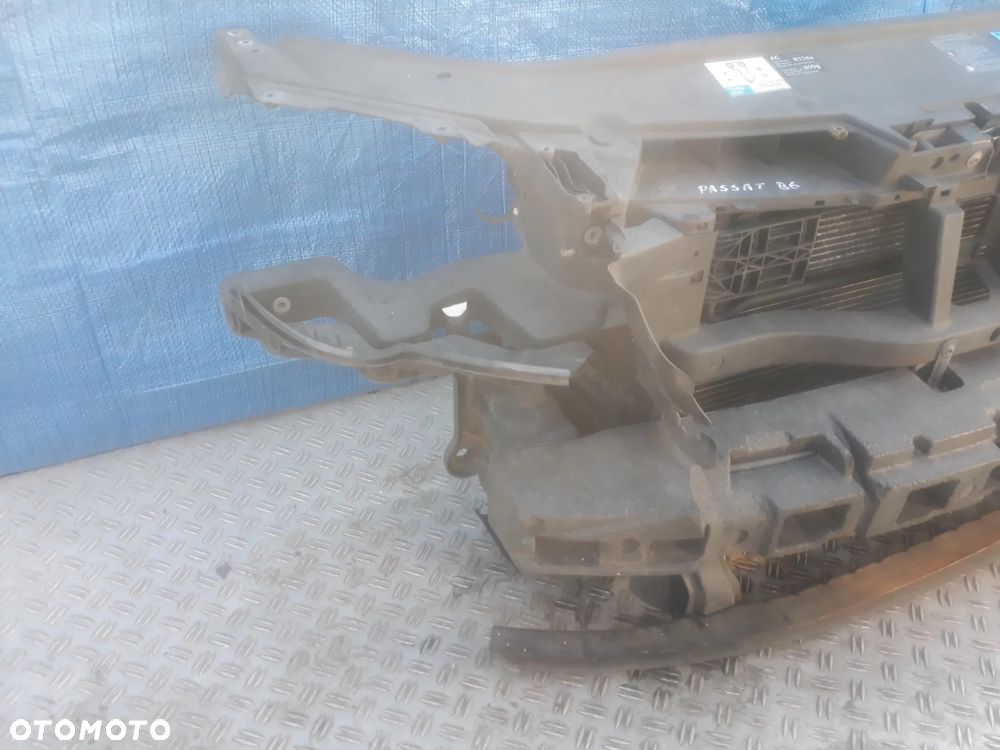 PAS PRZEDNI CHŁODNICA VOLKSWAGEN PASSAT B6 2,0 TFSI AUTOMAT  3C0010409J - 3