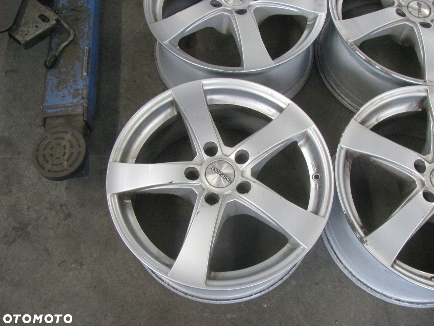 Felga aluminiowa Dezent TD 7.5" x 17" 5x114.3 ET 38 - 2