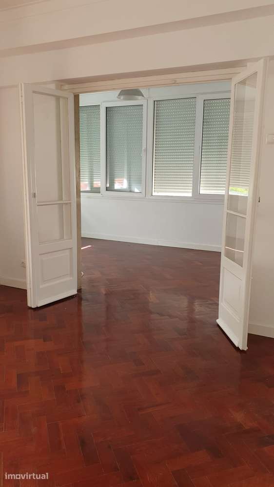 Arrendamento de apartamento T2 na Rua Afonso Lopes Vieira, 58 - Grande imagem: 5/10