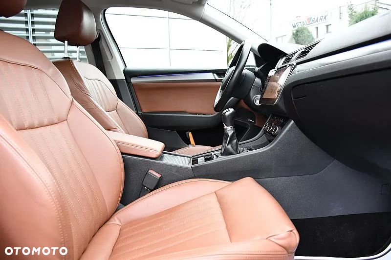 Skoda Superb 2.0 TDI Sportline - 7