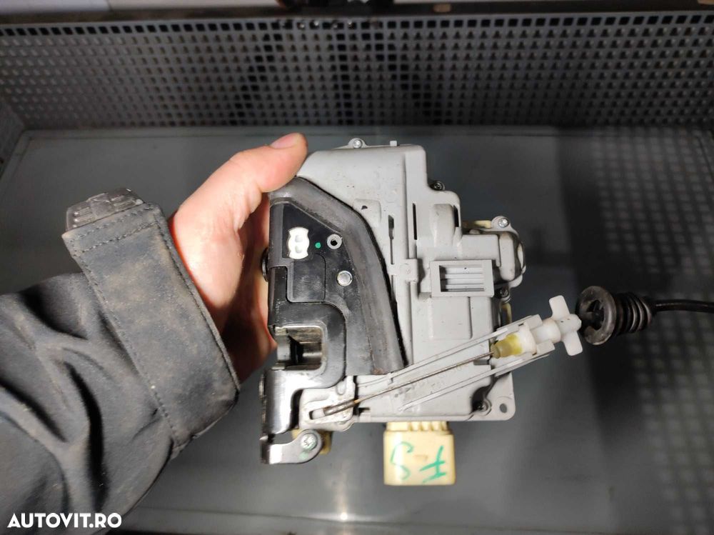 Broasca fata stanga volkswagen vw passat b6 b7 an 2005-2015 - 2